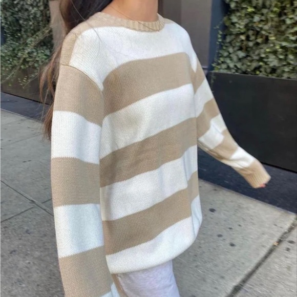 Hollister Striped Beige and White Women's Sweater - Picture 1 of 4